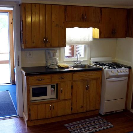 Edgewater Inn & Cottages Eagle River Bilik gambar