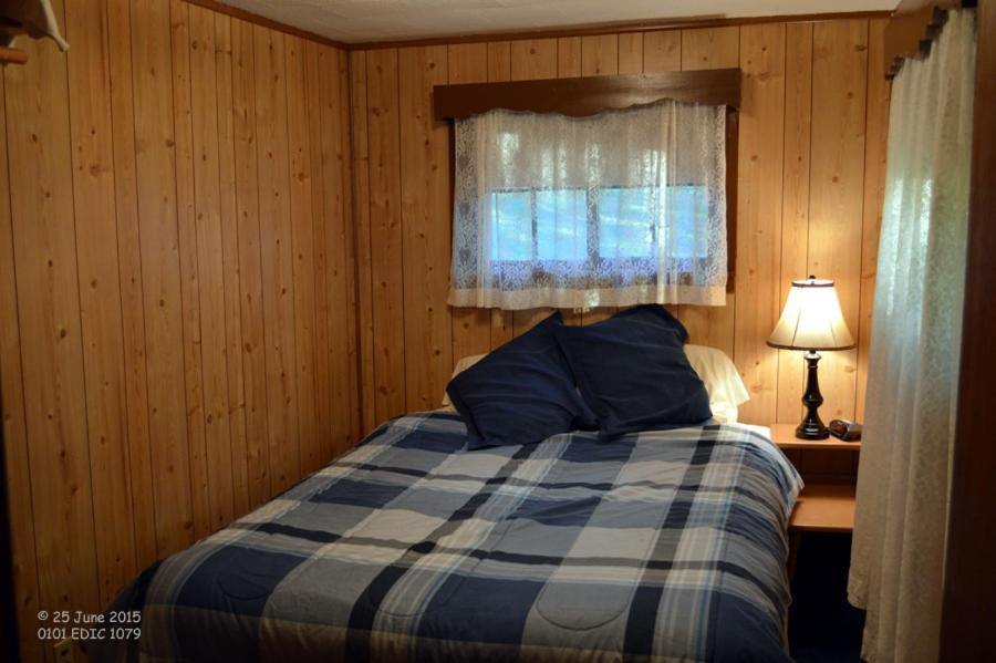 Edgewater Inn & Cottages Eagle River Bilik gambar