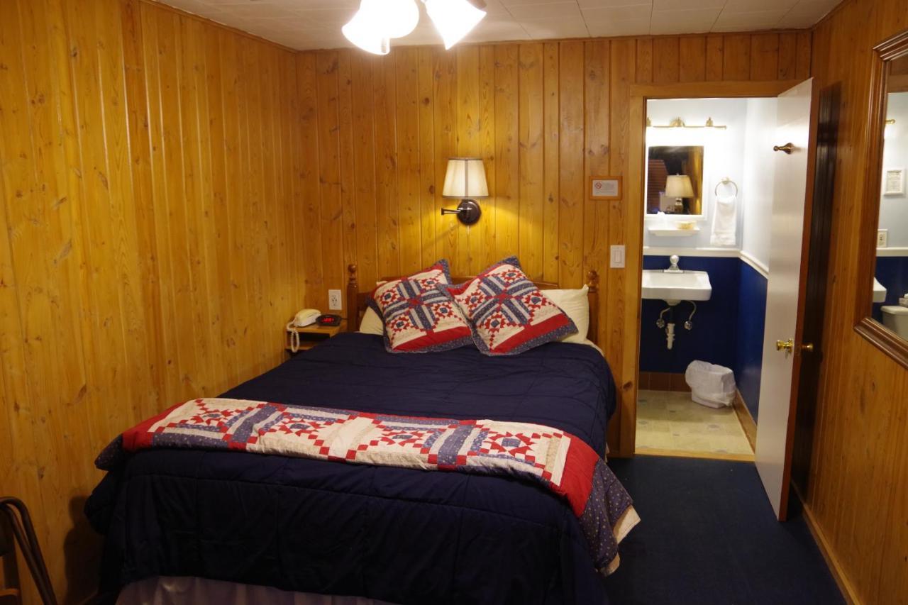 Edgewater Inn & Cottages Eagle River Bilik gambar